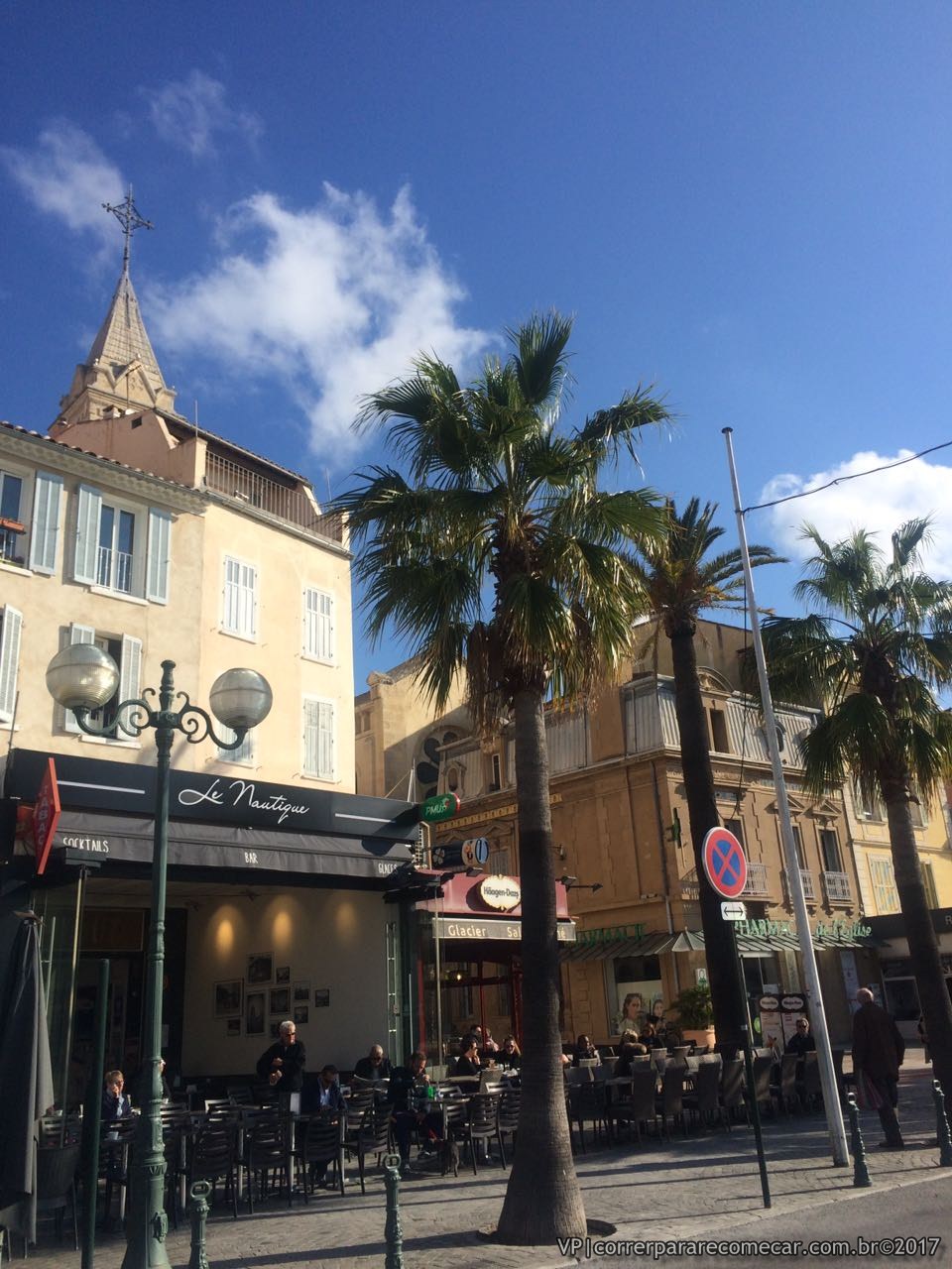 Café da manhã na Quai Charles de Gaulle em Sanary sur Mer