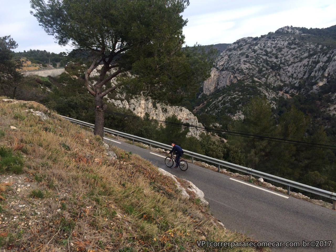 ciclista solitario vista route Gros Cerveau