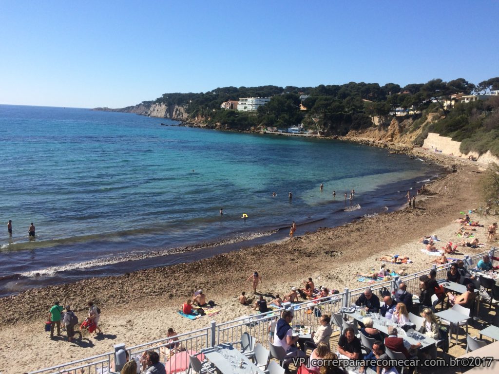 Turistas lotam a Praia de Portissol