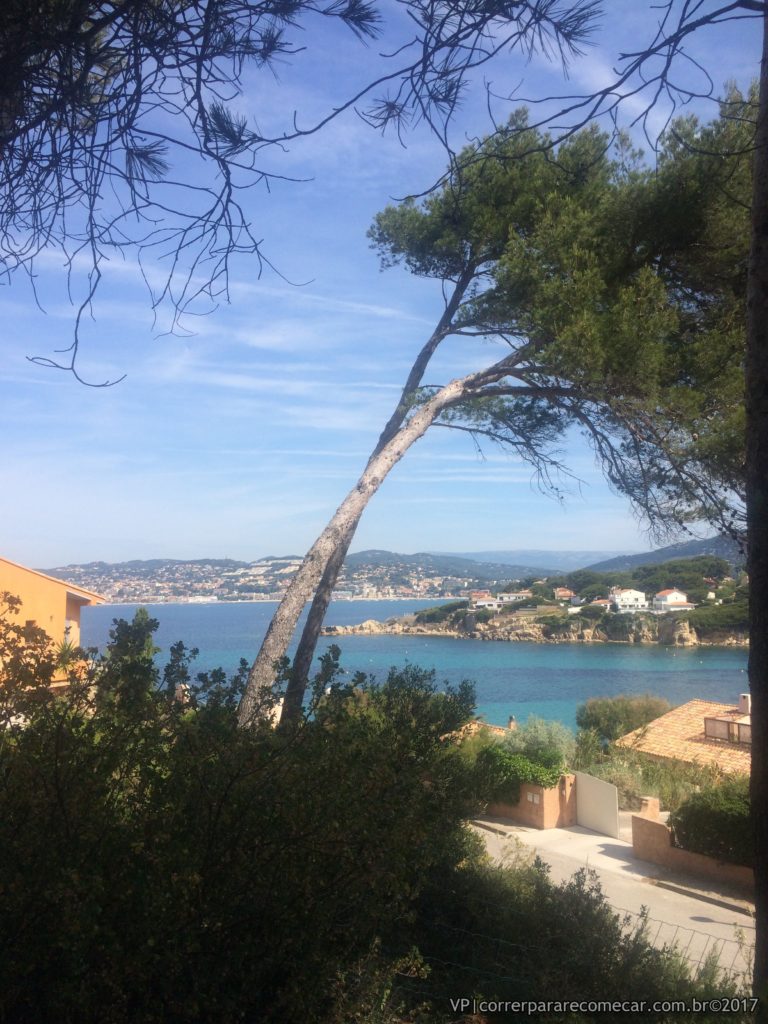 andol ao fundo vista da Avenue de Ségur em Sanary sur Mer