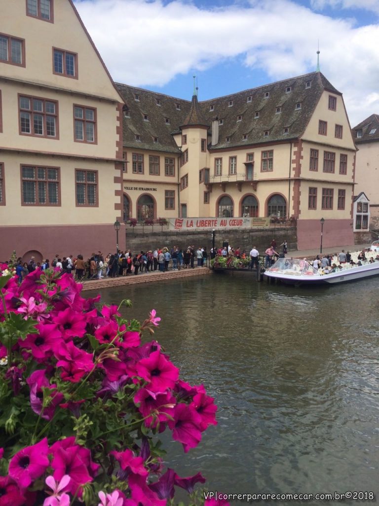 Fila para o passeio de barco em Strasbourg