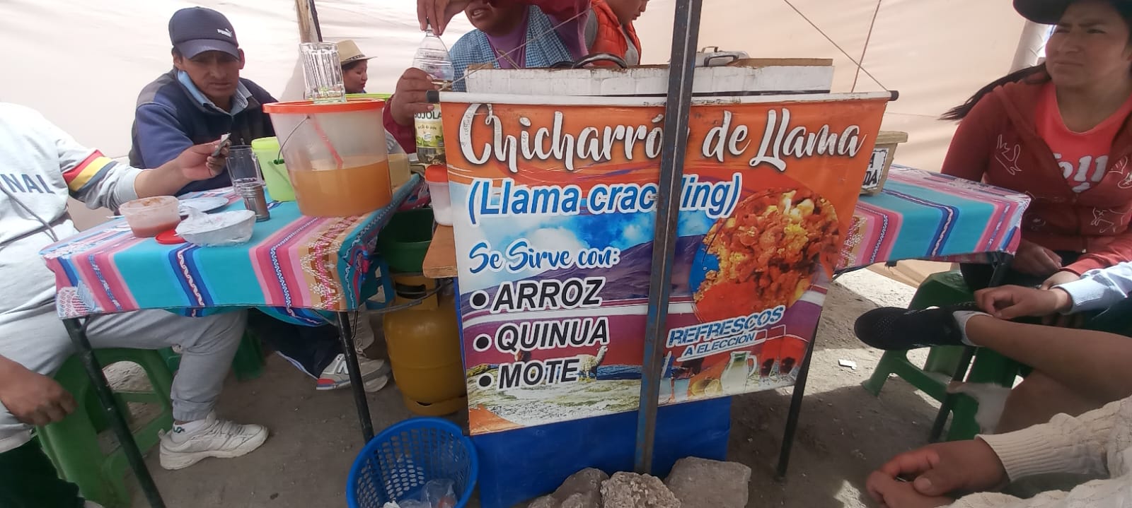 Comedor-Cemitério de Trens - tour Salar de Uyuni - Bolivia