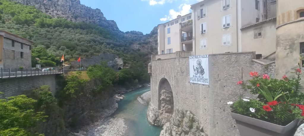 Entrevaux: uma caminhada medieval