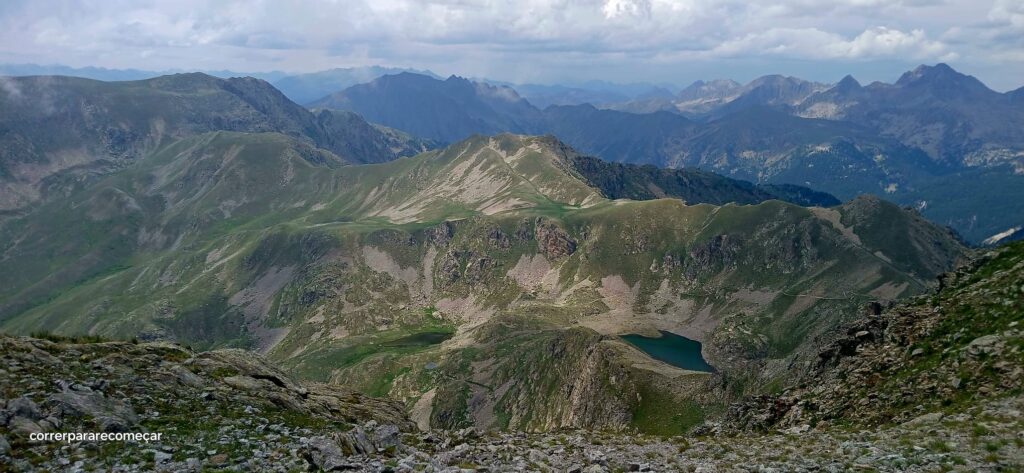Surpresas do atalho na caminhada da trilha ao Mont Pépoiri